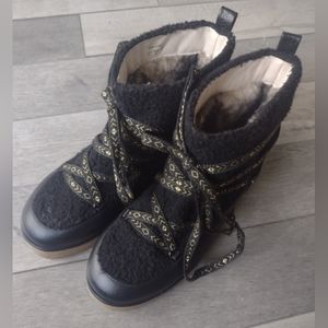 House of Harlow 1960 black fur lined boots